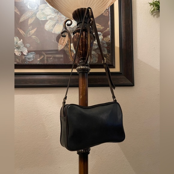 Carryland America please check all picture of condition - Picture 4 of 17